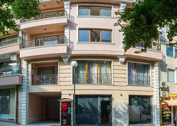 Red Square Апартаменты *